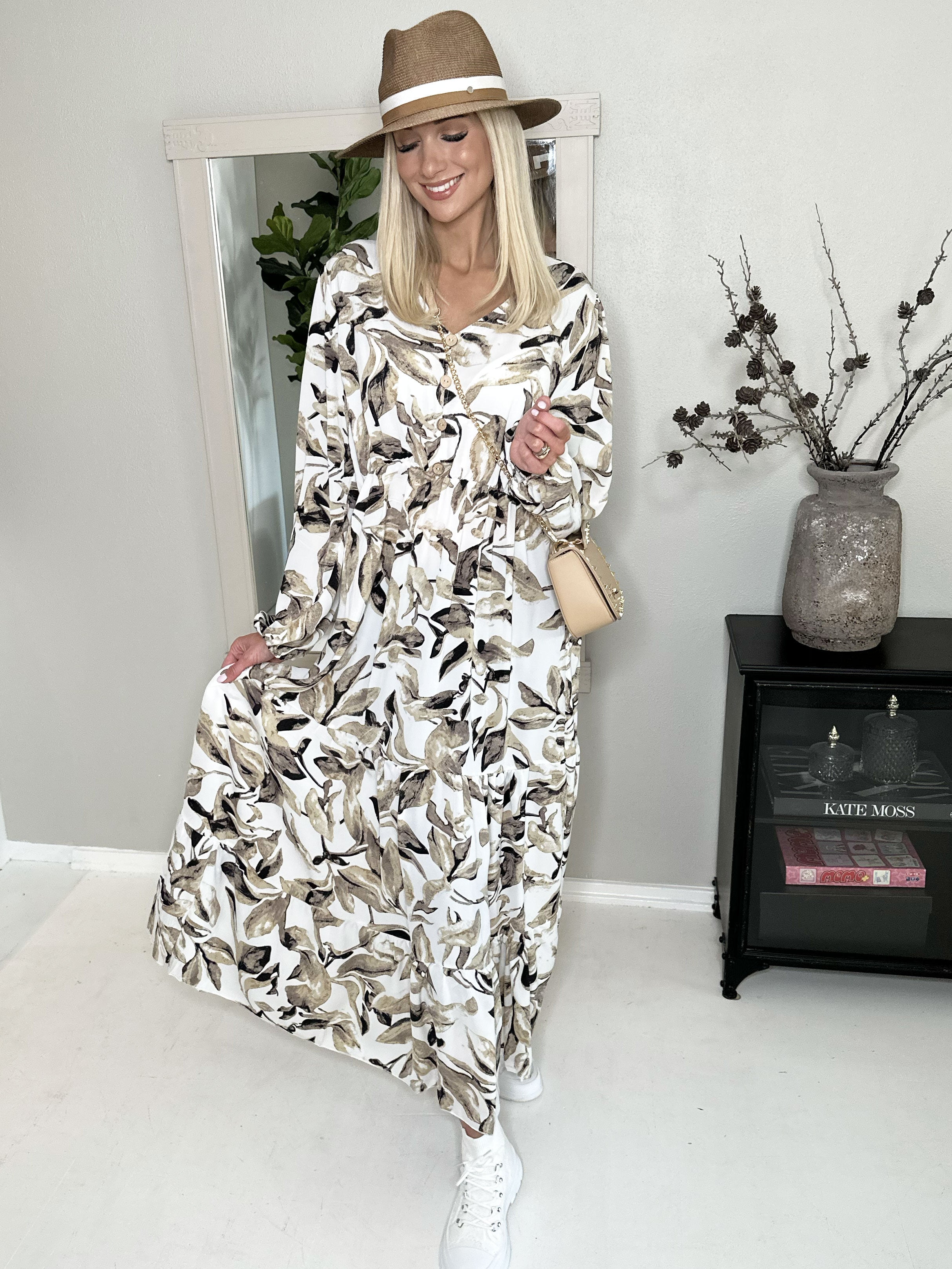 Bibiana - Lång klänning med bladmönster och träknappar